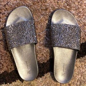 INC slides color pewter size 10